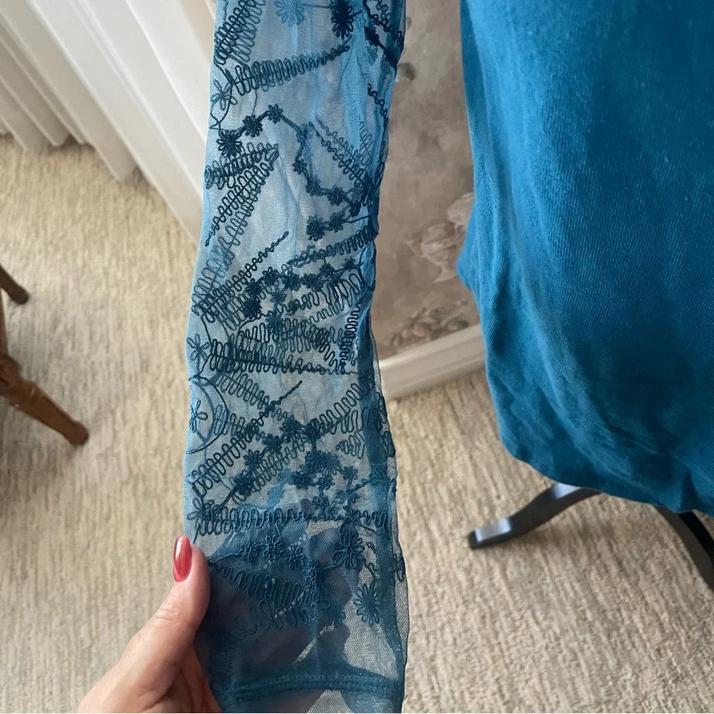 FREE PEOPLE SYDNEY EMBROIDERED LONG SLEEVE TOP OVERSIZED SMALL PETITE TO MEDIUM - Picture 4 of 4